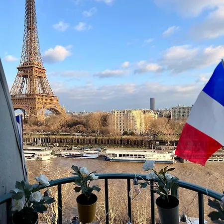 Face A La Tour Eiffel *