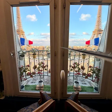 Face A La Tour Eiffel Apartment
